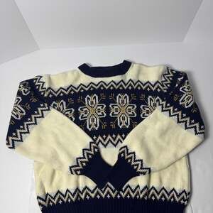 Vintage Landmark Knit Sweater, Navy Cream Snowflake Print, Size Medium